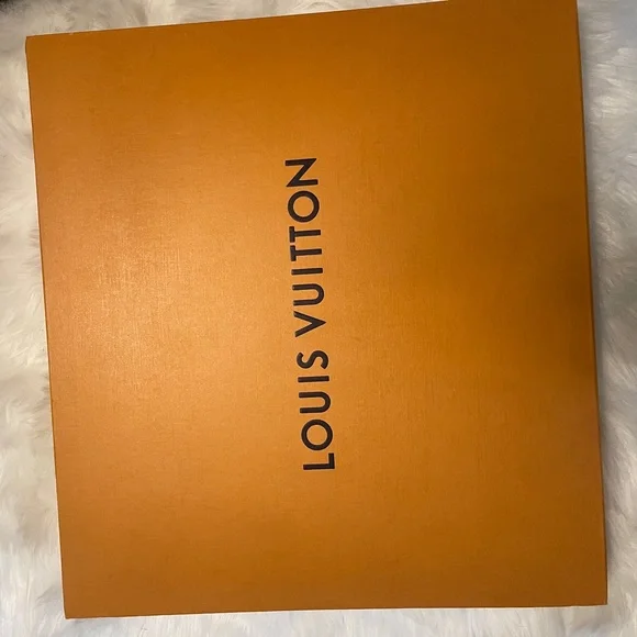 Woman’s Bag - Picture 12 of 15